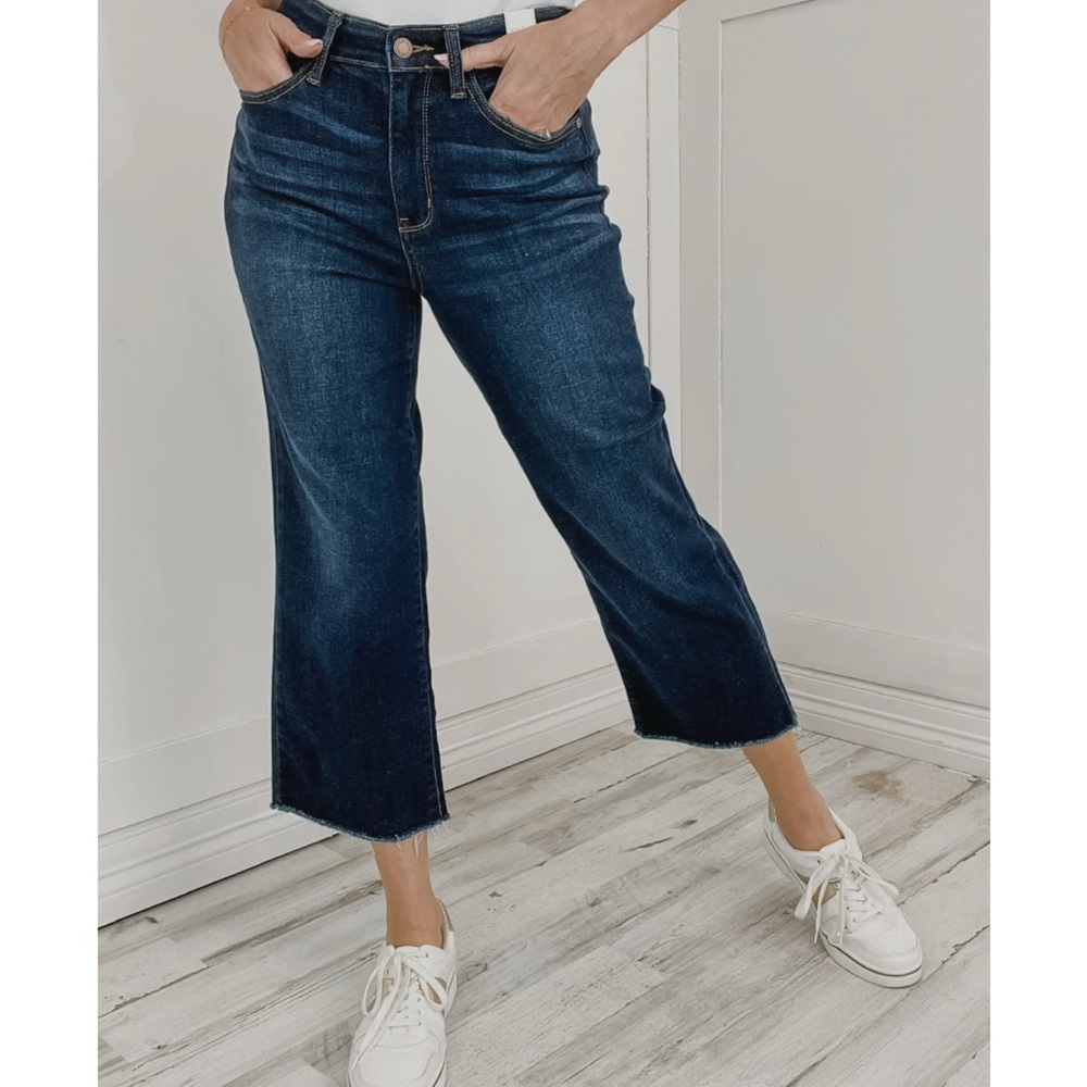 Judy Blue wide leg frayed crop jeans Size 5/6